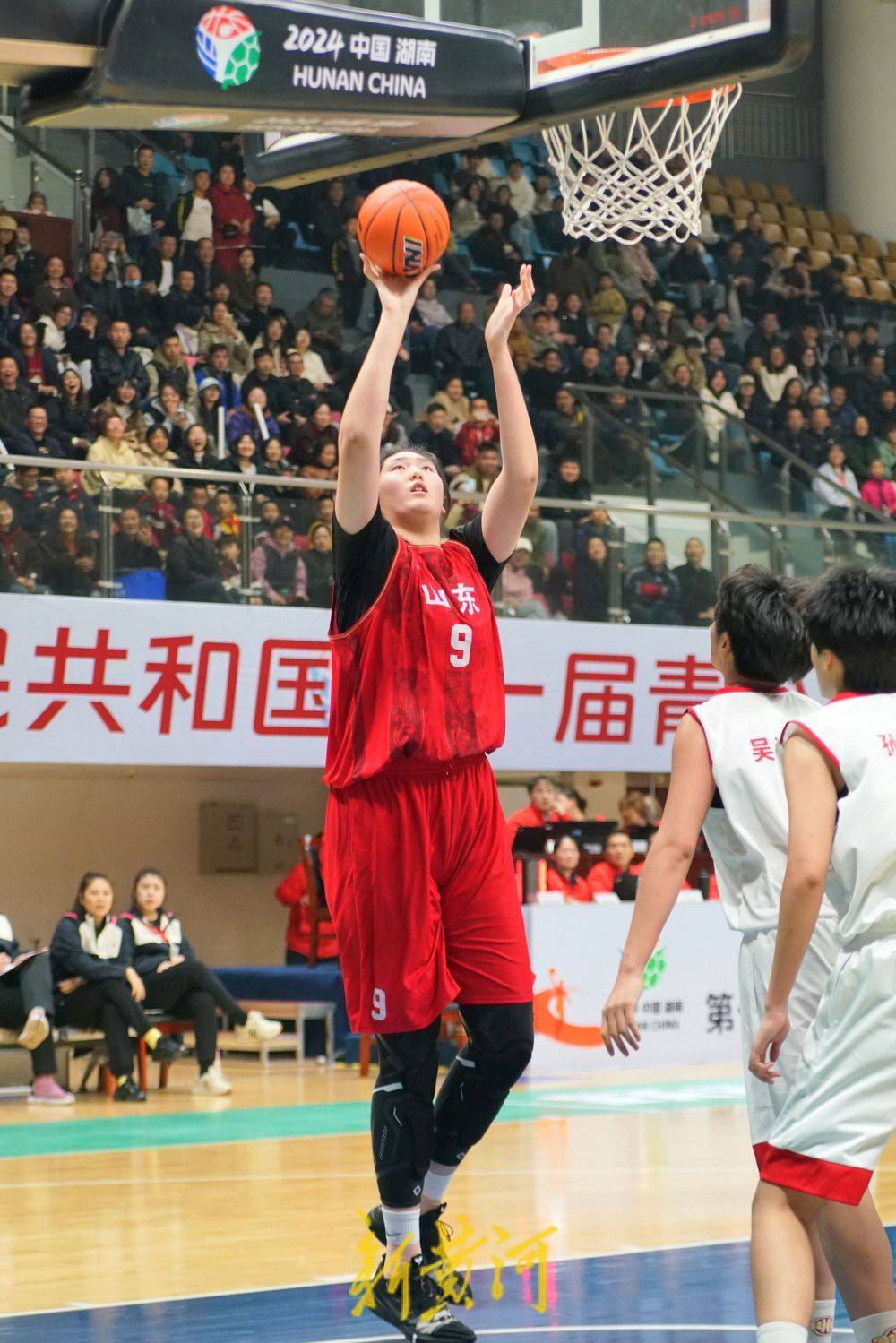 企鹅体育-张子宇小组赛总结丨21中17轰43+12禁区无解罚球超准横移不足(张子宇内线技术)