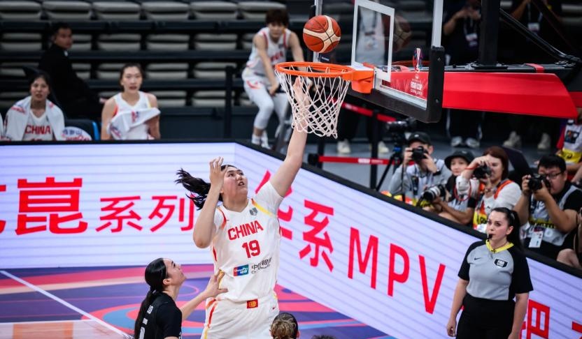 企鹅体育-张子宇小组赛总结丨21中17轰43+12禁区无解罚球超准横移不足(张子宇内线技术)