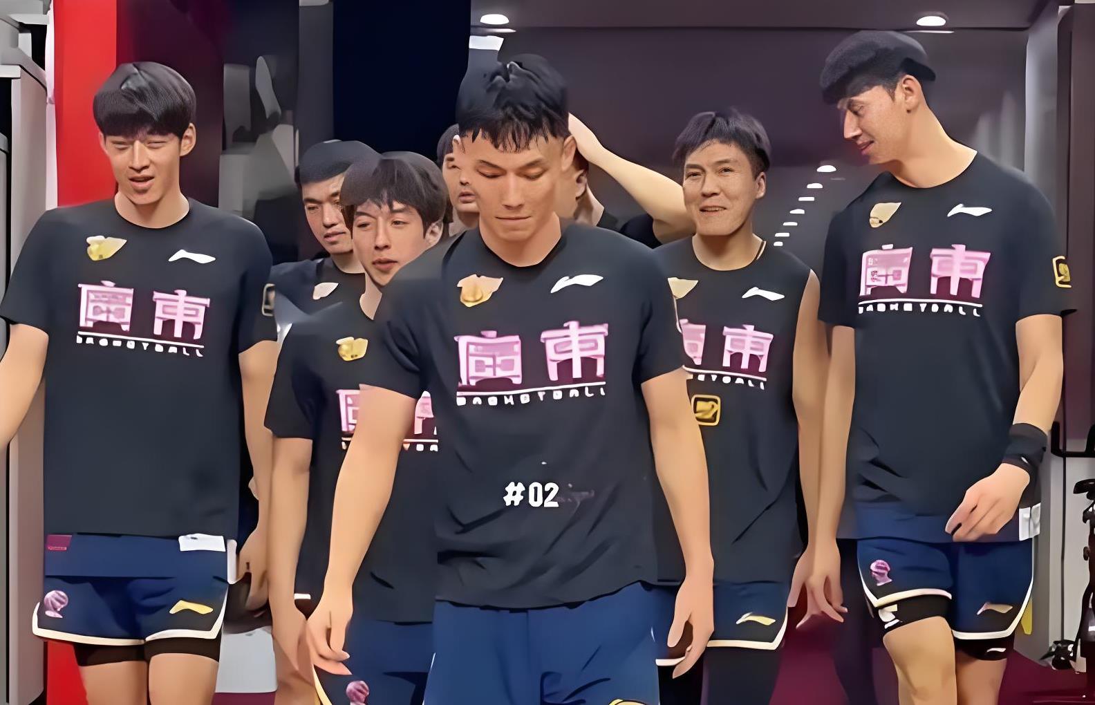企鹅体育-强度拉满！广东男篮分享队员全场5v5训练片段(广东男篮队员个人资料)