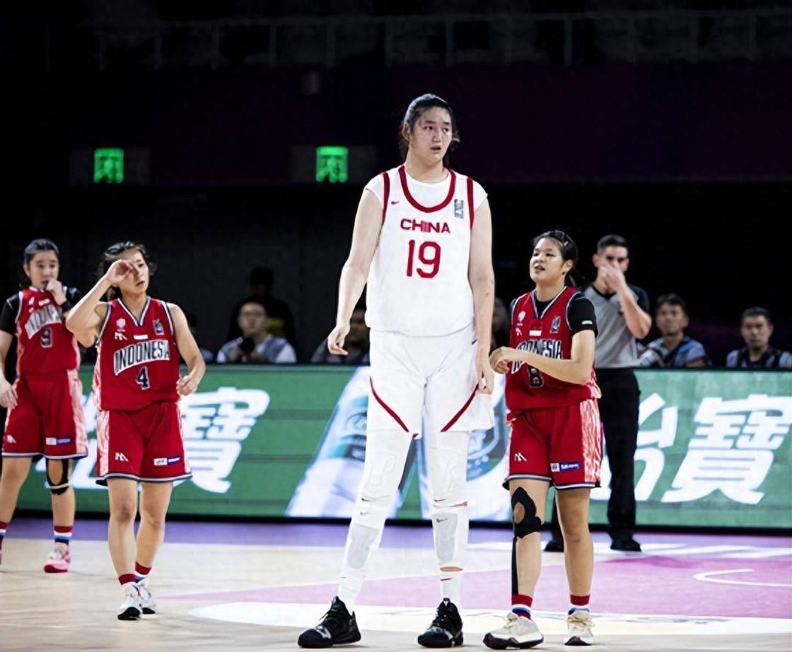 企鹅体育-亚洲杯-张子宇11分钟13分女篮狂胜印尼51分(中国女篮张子宇打球视频)