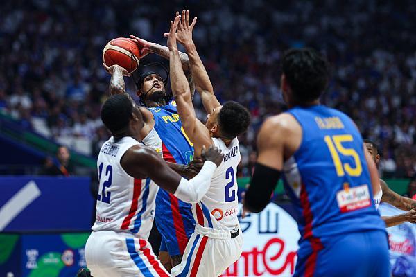 企鹅体育-FIBA官方晒精彩瞬间：绝杀加拿大，世界杯赛场也是相超巨的舞台(世界杯加拿大女篮成员)