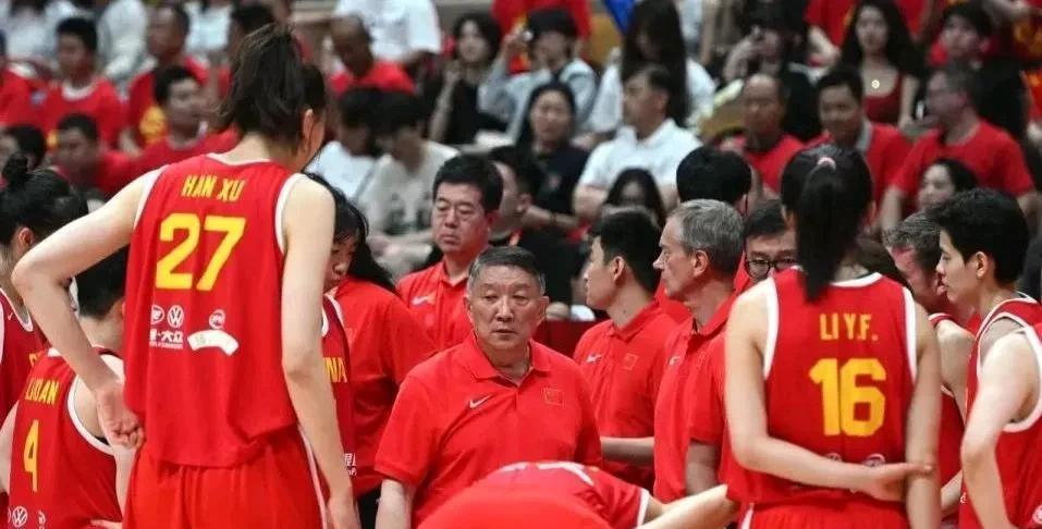 企鹅体育-莱比锡红牛的战术变化引发球迷热议(莱比锡红牛主力阵容名单)
