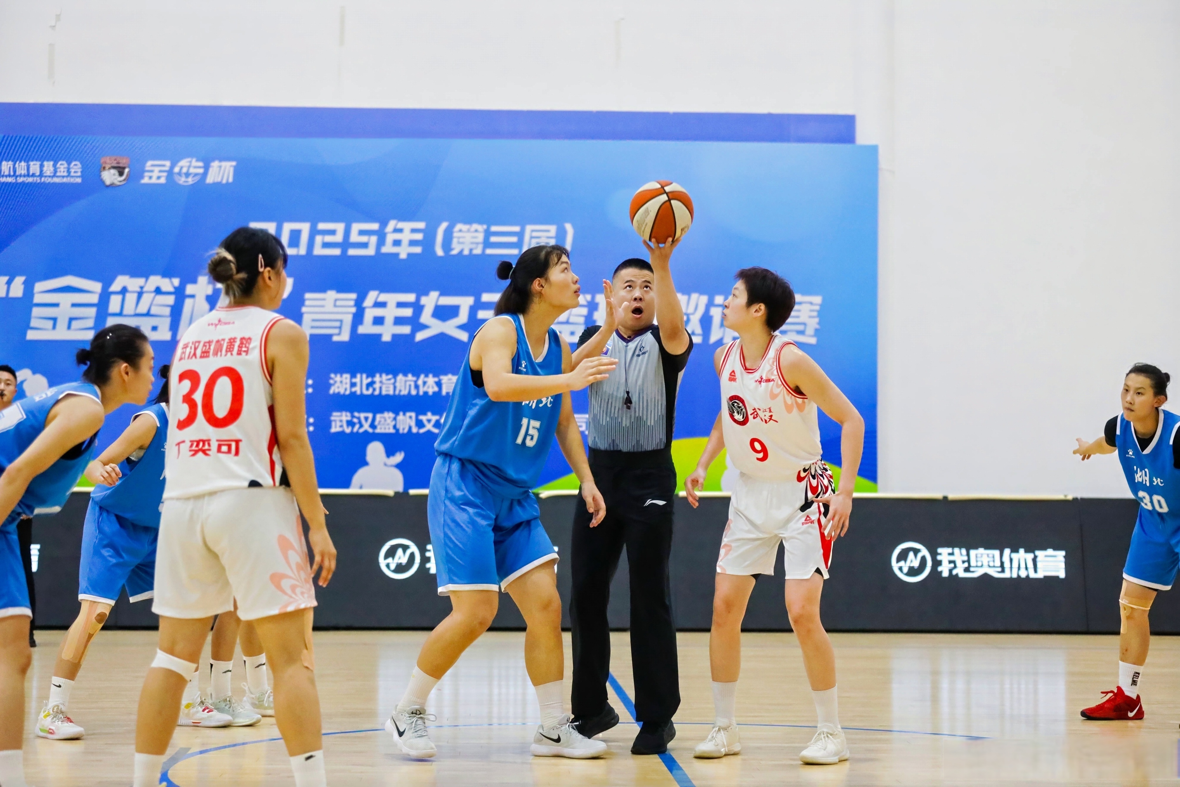 企鹅体育-夺冠热门客场战胜强敌，继续领跑积分榜(夺冠对应球员)